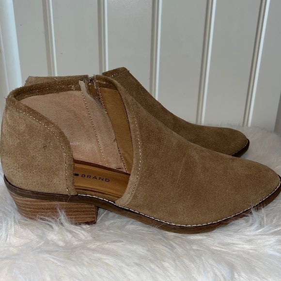 LUCKY Brand Felixah Bootie tan perforated Side open size 10 stacked low heel - Picture 1 of 15